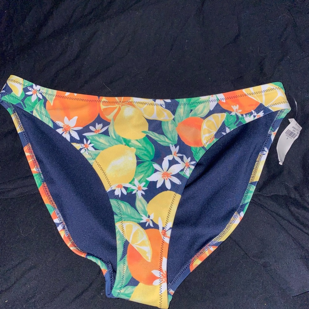 never warn bikini bottoms from old navy